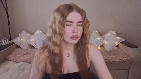 Snapshot of violettaotis chatting on April 2026 12:33:01 PM ViolettaOtis online show from April 2026 12:33:01 PM