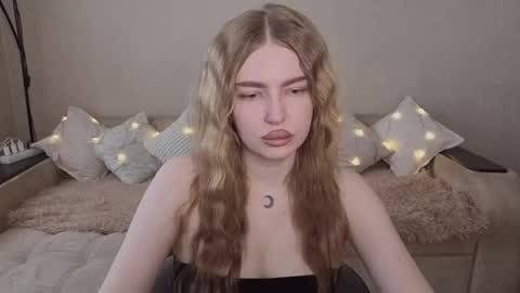 Snapshot of violettaotis chatting on April 2026 12:47:01 PM ViolettaOtis online show from April 2026 12:47:01 PM