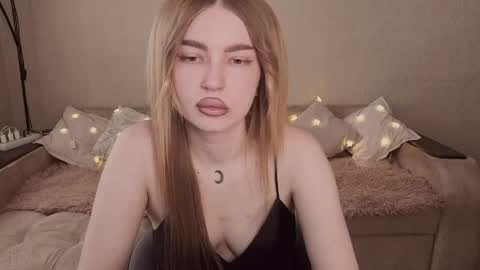 Snapshot of violettaotis chatting on April 2026 02:00:02 PM ViolettaOtis online show from April 2026 02:00:02 PM