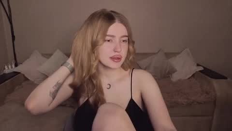 Snapshot of violettaotis chatting on May 2026 04:04:02 PM ViolettaOtis online show from May 2026 04:04:02 PM