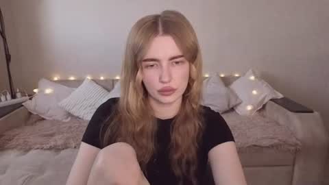 Snapshot of violettaotis chatting on June 2026 02:14:01 PM ViolettaOtis online show from June 2026 02:14:01 PM