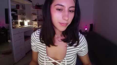 Snapshot of violettastars chatting on March 2025 04:32:01 AM Violetta....Follow me in Twitter... online show from March 2025 04:32:01 AM
