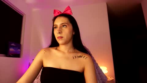 Violetta....Follow me in Twitter... online show from October 2025 04:57:01 AM