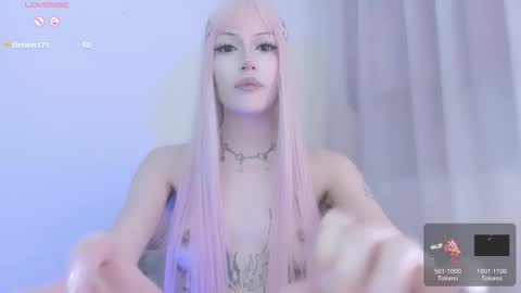 Snapshot of violettbones chatting on November 2025 06:15:01 AM Violett online show from November 2025 06:15:01 AM