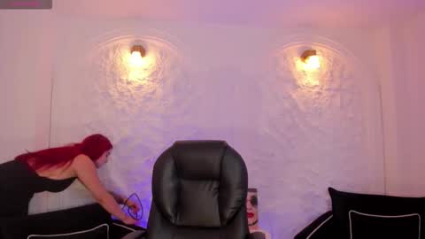 Violett Castel online show from October 2025 05:44:01 PM