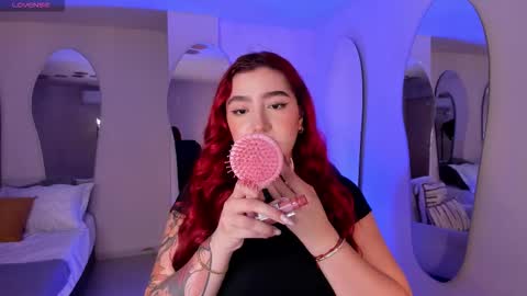 Violett Castel online show from October 2025 06:59:01 PM