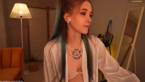 violettessa online show from October 2025 10:59:02 AM