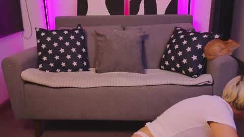 Violet online show from January 2025 01:33:01 AM