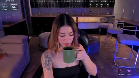 Snapshot of violetthansson chatting on February 2025 06:38:01 PM Violett online show from February 2025 06:38:01 PM