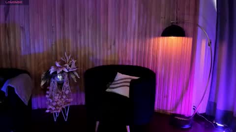 Snapshot of violetthansson chatting on November 2025 06:41:01 PM Violett online show from November 2025 06:41:01 PM