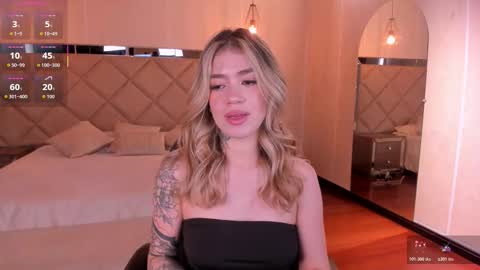 Snapshot of violetthansson chatting on November 2025 06:34:02 PM Violett online show from November 2025 06:34:02 PM