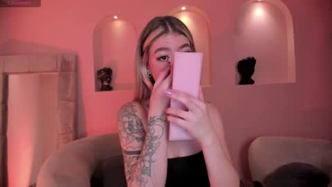 Snapshot of violetthansson chatting on December 2025 11:30:02 AM Violett online show from December 2025 11:30:02 AM