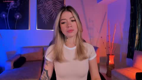 Snapshot of violetthansson chatting on December 2025 06:47:02 PM Violett online show from December 2025 06:47:02 PM