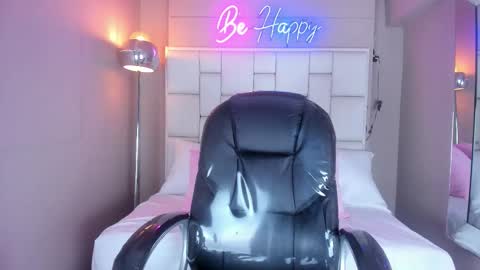 Snapshot of violettharous chatting on September 2025 11:10:02 PM VioletthaRous online show from September 2025 11:10:02 PM