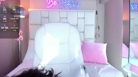 Snapshot of violettharous chatting on October 2025 11:05:01 PM VioletthaRous online show from October 2025 11:05:01 PM