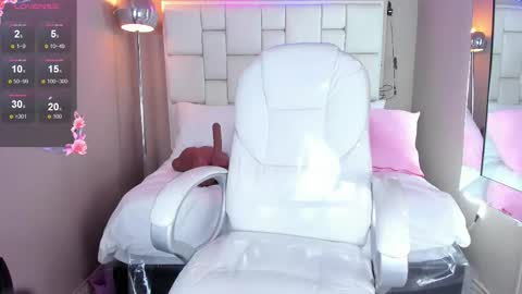 Snapshot of violettharous chatting on October 2025 10:43:02 PM VioletthaRous online show from October 2025 10:43:02 PM