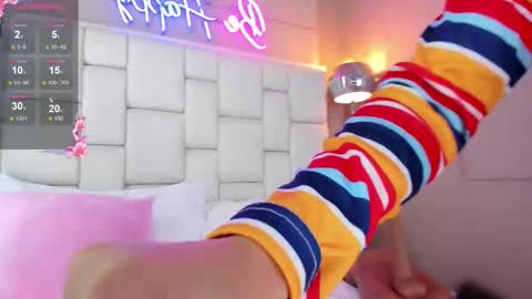 Snapshot of violettharous chatting on November 2025 10:54:02 PM VioletthaRous online show from November 2025 10:54:02 PM