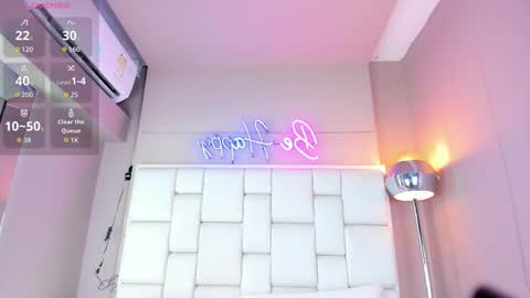 Snapshot of violettharous chatting on November 2025 11:05:02 PM VioletthaRous online show from November 2025 11:05:02 PM