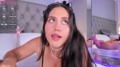 VioletthaRous online show from May 2026 11:02:01 PM