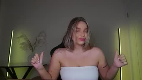 Violla online show from October 2025 09:26:02 AM