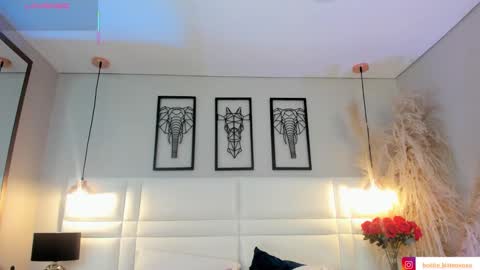 VIOLLET online show from October 2025 08:22:01 PM