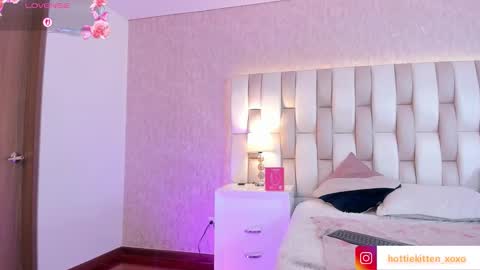 VIOLLET online show from March 2026 07:30:01 PM