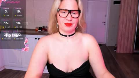 Snapshot of vip_juicy chatting on September 2025 12:10:01 PM VelvettTime online show from September 2025 12:10:01 PM