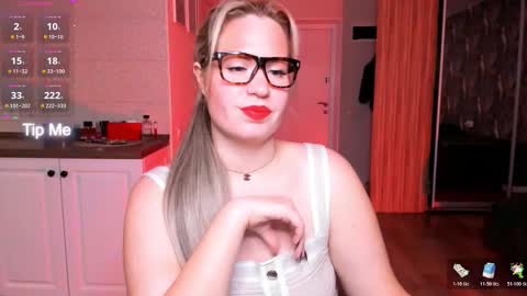 Snapshot of vip_juicy chatting on October 2025 08:26:02 AM VelvettTime online show from October 2025 08:26:02 AM