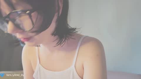  Lily  online show from September 2025 05:40:01 AM