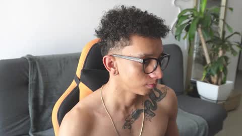 Snapshot of vito_benz chatting on November 2025 02:20:01 PM VITO BENZ online show from November 2025 02:20:01 PM