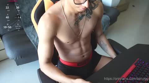 Snapshot of vito_benz chatting on December 2025 02:13:01 PM VITO BENZ online show from December 2025 02:13:01 PM