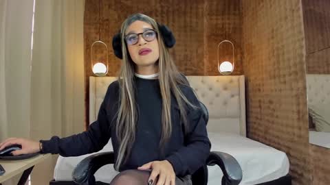 Snapshot of vitta_alfayed chatting on January 2025 12:30:02 PM VittaaaPlease help me with your thumbs up its important online show from January 2025 12:30:02 PM