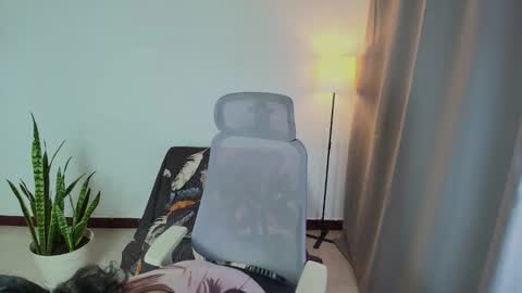 Snapshot of vitta_alfayed chatting on October 2025 10:21:01 PM VittaaaPlease help me with your thumbs up its important online show from October 2025 10:21:01 PM