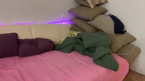 vivalenti_kiss online show from February 2026 01:17:01 PM