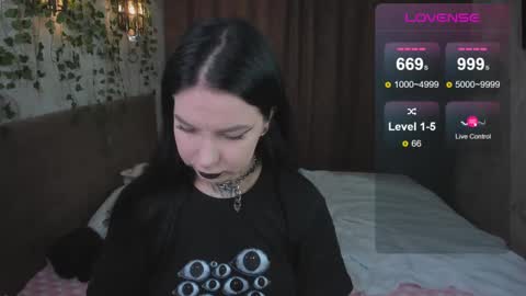 Snapshot of vivi__squirrel chatting on February 2025 02:51:02 AM Vivi online show from February 2025 02:51:02 AM