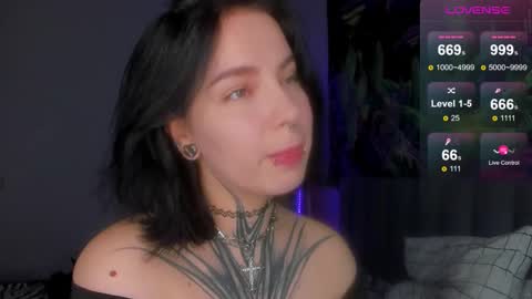 Snapshot of vivi__squirrel chatting on September 2025 01:27:02 AM Vivi online show from September 2025 01:27:02 AM