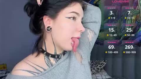 Vivi   online show from November 2025 07:57:01 PM