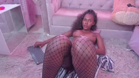 Snapshot of vivi_cooper chatting on December 2024 07:55:01 PM vivi cooper online show from December 2024 07:55:01 PM