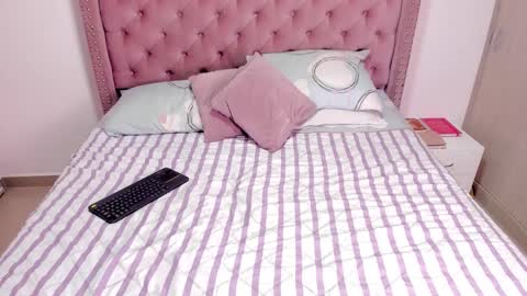 Snapshot of vivi_cooper chatting on February 2025 09:43:01 PM vivi cooper online show from February 2025 09:43:01 PM