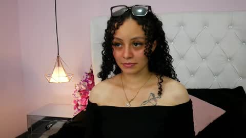 Snapshot of vivi_gh1 chatting on September 2025 04:06:02 AM Vivi online show from September 2025 04:06:02 AM