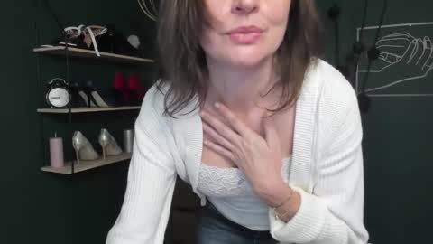 Vivian online show from September 2025 07:01:01 AM