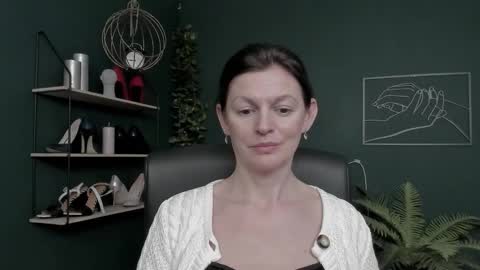 Vivian online show from December 2025 07:09:01 PM