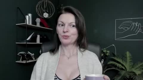 Vivian online show from February 2026 07:01:01 AM