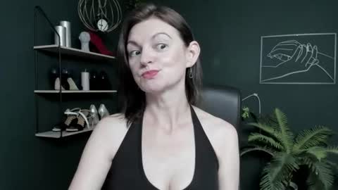 Snapshot of vivian_dream chatting on July 2026 05:54:01 AM Vivian online show from July 2026 05:54:01 AM