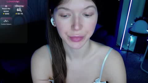 Snapshot of vivian_evans_ chatting on January 2025 07:03:01 AM Vivian Evans online show from January 2025 07:03:01 AM