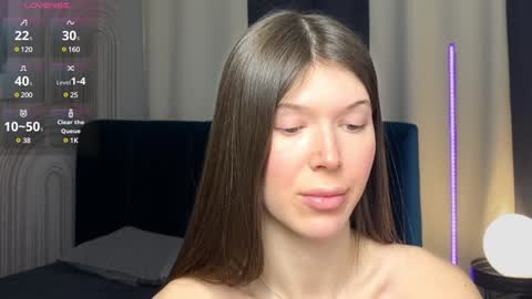 Snapshot of vivian_evans_ chatting on February 2025 07:18:02 AM Vivian Evans online show from February 2025 07:18:02 AM