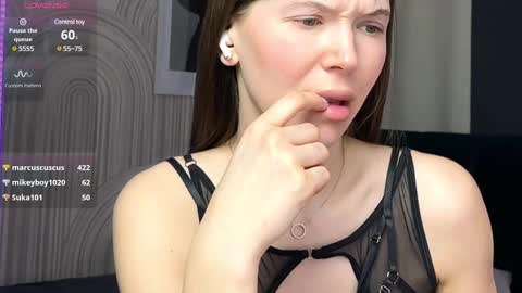 Snapshot of vivian_evans_ chatting on February 2025 07:05:01 AM Vivian Evans online show from February 2025 07:05:01 AM