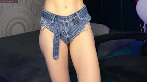 Snapshot of vivian_evans_ chatting on February 2025 07:45:01 AM Vivian Evans online show from February 2025 07:45:01 AM