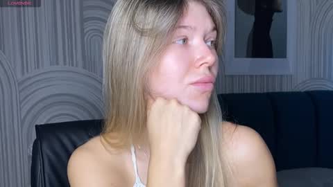 Snapshot of vivian_evans_ chatting on September 2025 01:06:02 AM Vivian Evans online show from September 2025 01:06:02 AM