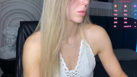 Snapshot of vivian_evans_ chatting on September 2025 01:07:01 AM Vivian Evans online show from September 2025 01:07:01 AM